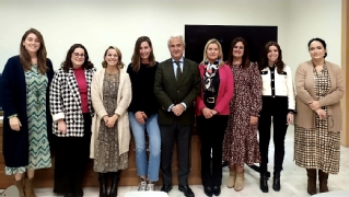 El presidente del TSJA, junto a ocho de las juezas y magistradas que participaron en el encuentro